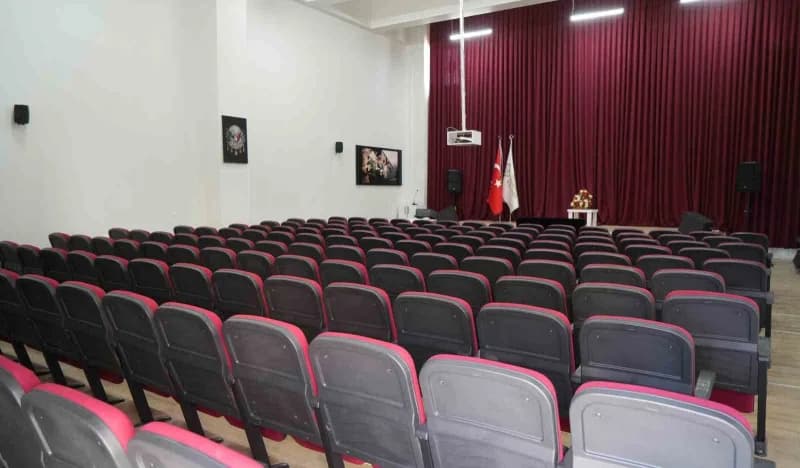 Törende Cumhurbaşkanlığı Özel Kalem Müdürü Prof. Dr. Hasan Doğan'ın adını taşıyan Konferans Salonu ile merhum babası Osm