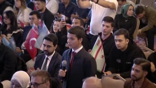 AK Parti Genel Başkan Yardımcısı Kürşad Zorlu, Kocaeli’de Türk Dünyası Gençlik Buluşması’nda konuşma yaparken