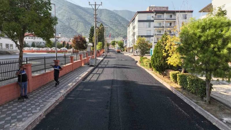 Manisa Büyükşehir Belediyesi, Kırkağaç ilçesinde altyapı çalışmaları nedeniyle bozulan ve her Salı g