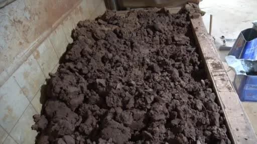 Erzurumlu heykeltıraş Volkan Doğan atölyesinde kişiye özel heykel yapıyor