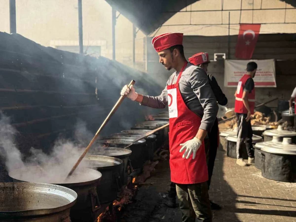 Türk Kızılay, 7 Ekim 2023’ten bu yana Gazze’de yürüttüğü insani yardım operasyonlarını üçüncü yılında da kesintisiz sürd