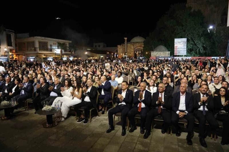 KKTC Başbakanı Ünal Üstel, Gazimağusa Belediye Başkan Adayı Koral Bozkurt için düzenlenen etkinlikte