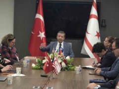 KKTC Dışişleri Bakanı Tahsin Ertuğruloğlu basın toplantısında konuşuyor