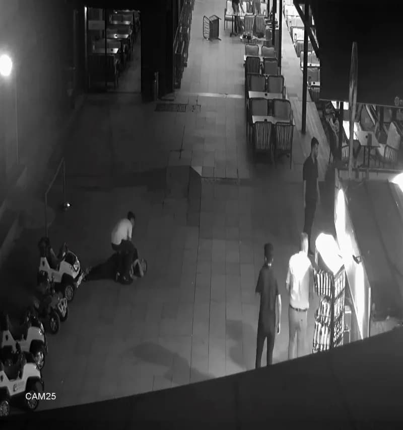 Ahmet Akın'ın sırtından vurulduğu, abisinin ise kaçarken vurulduğu anlar güvenlik kamerasına yansıdı.