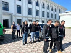Kocaeli İzmit'te restoranda bıçaklı kavga sonrası polis ve sağlık ekipleri olay yerinde