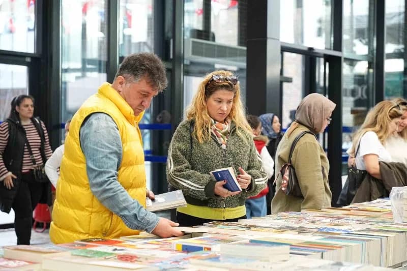 Kocaeli’de Kitap ve edebiyat tutkunlarını buluşturan 16. Uluslararası Kocaeli Kitap Fuarı kapılarını açtı. Her yaştan ok