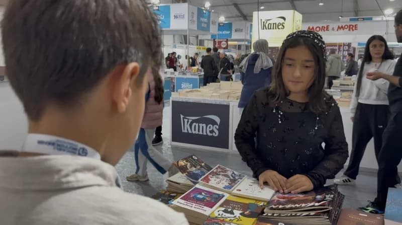 Uluslararası 16. KOCAELİ Kitap Fuarı'nda kitaplarını okurlarla buluşturan ikiz kardeşler Nisa Madendere ve Emir Madender