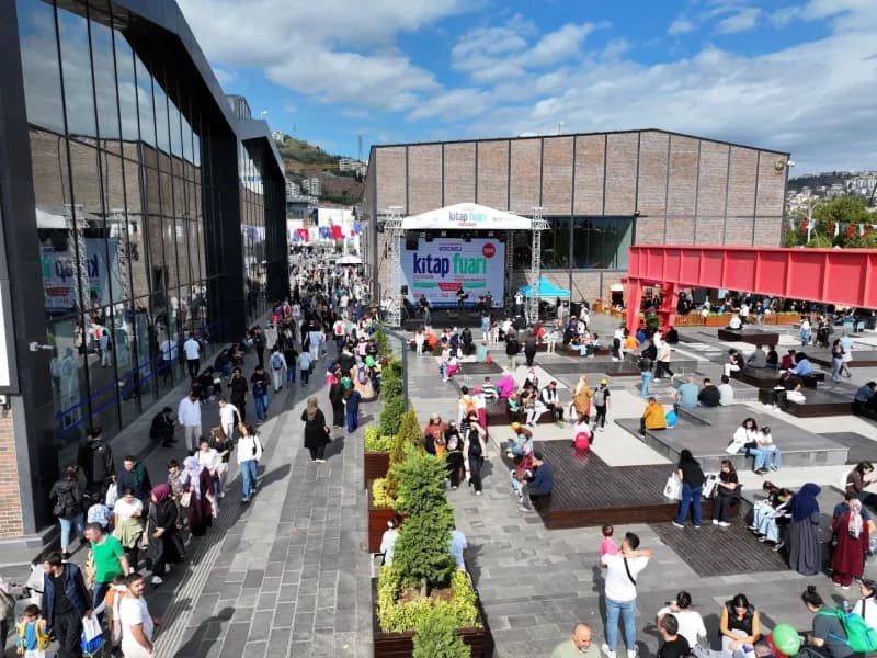 Kocaeli Kitap Fuarı alanına ulaşım için ücretsiz otopark ve ring seferleri hizmeti sunuluyor