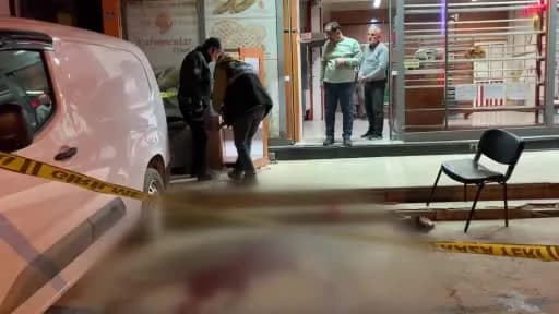 Kocaeli İzmit'te pide sırasında silahlı saldırı sonrası olay yeri ve sağlık ekipleri