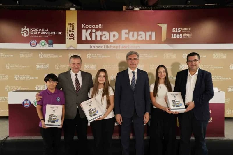 Kocaeli Kitap Fuarı’nda tanıtılan Kocaeli spor tarihini anlatan bilimsel bildiri kitabı
