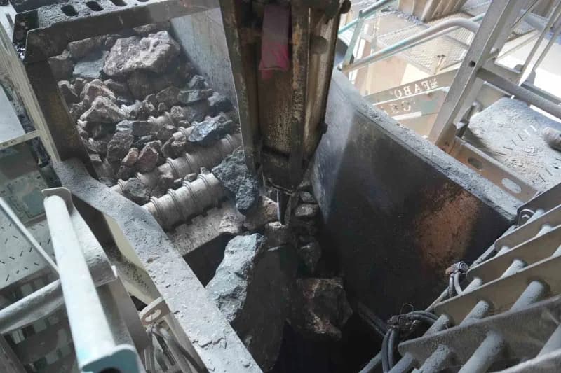 Kocaeli Büyükşehir Belediyesi, Körfez Kıyırlı'daki taş ocağı ve kırma-eleme tesisinde kendi öz kaynaklarıyla ürettiği ma