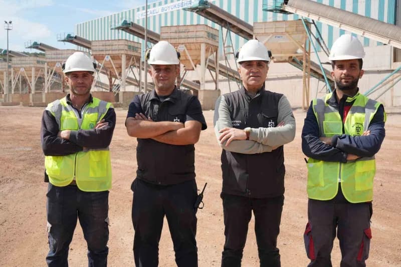 Kocaeli Büyükşehir Belediyesi, Körfez Kıyırlı'daki taş ocağı ve kırma-eleme tesisinde kendi öz kaynaklarıyla ürettiği ma