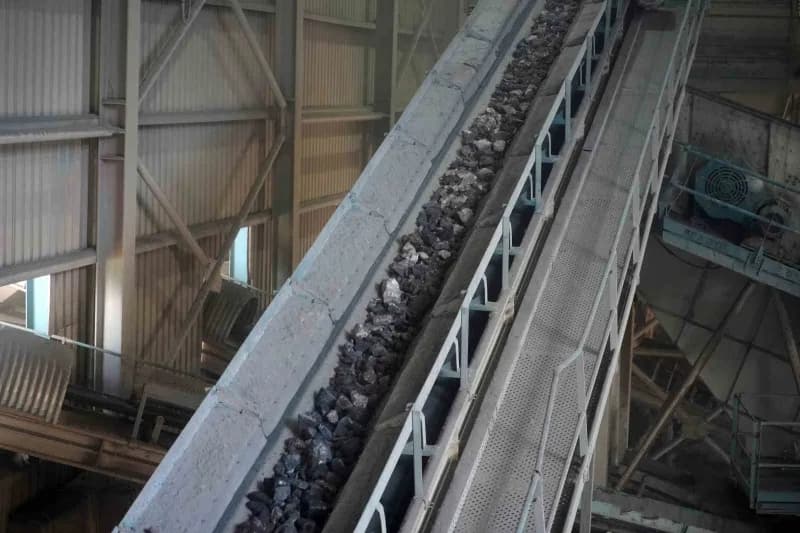Kocaeli Büyükşehir Belediyesi, Körfez Kıyırlı'daki taş ocağı ve kırma-eleme tesisinde kendi öz kaynaklarıyla ürettiği ma