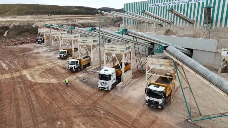 Kocaeli Büyükşehir Belediyesi, Körfez Kıyırlı'daki taş ocağı ve kırma-eleme tesisinde kendi öz kaynaklarıyla ürettiği ma