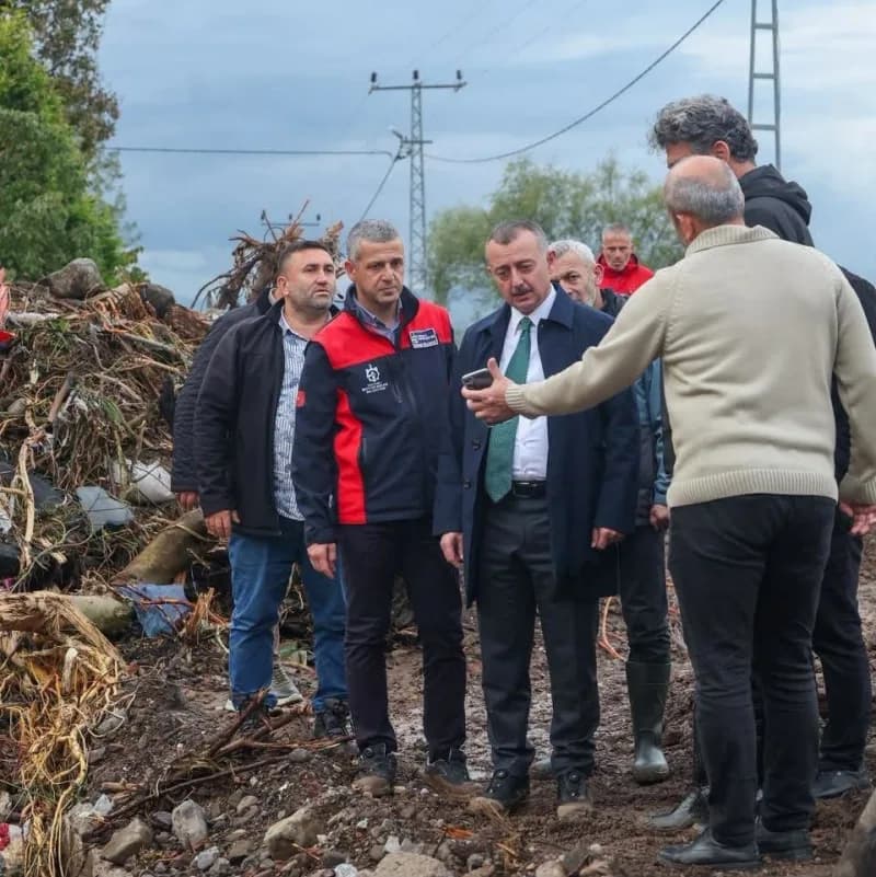 Kocaeli’de şiddetli Yağışın ardından etkilenen bölgelerde hasar tespit, temizlik ve su tahliye çalışmaları sürerken, Büy