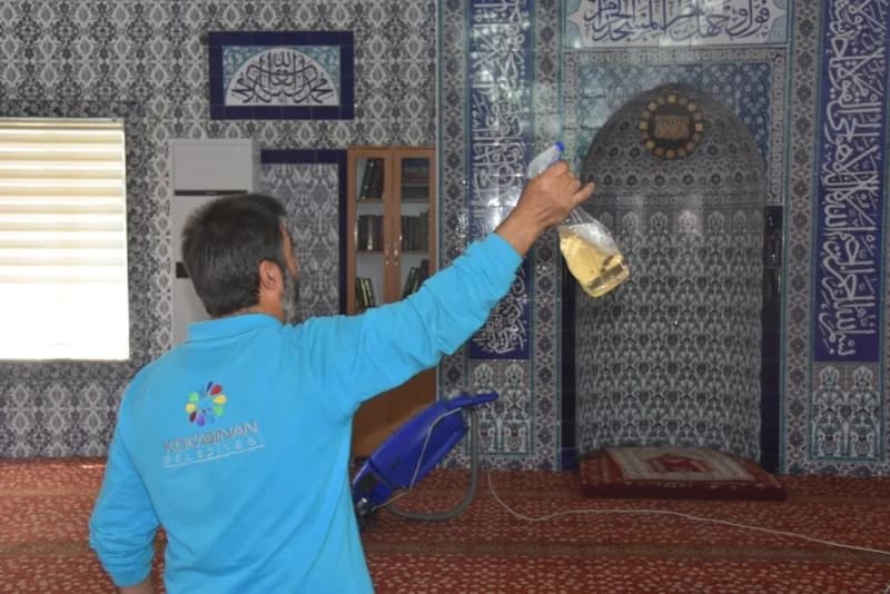 Kocasinan Belediyesi, 2014 yılında Kayseri'de ilk olarak kurulan 'Cami Temizleme Ekibi' ile ilçedeki camileri periyodik