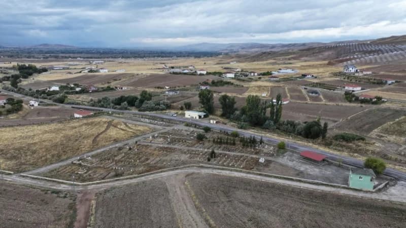Kocasinan Belediyesi Mezarlıklar Müdürlüğü tarafından kırsal mahallelerde bulunan Mezarlıklar baştan aşağı yenilenerek d