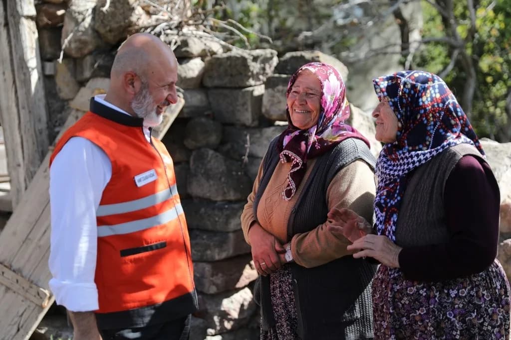 Kocasinan Belediyesi ekipleri kırsal mahallelerde mezarlık yenileme ve bakım çalışmalarını sürdürüyor