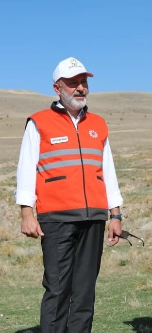Mezarlıkların toplumun geçmişiyle bağ kurduğu, hatıraları yaşattığı ve büyüklerine duyduğu vefayı gösterdiği özel mekânl