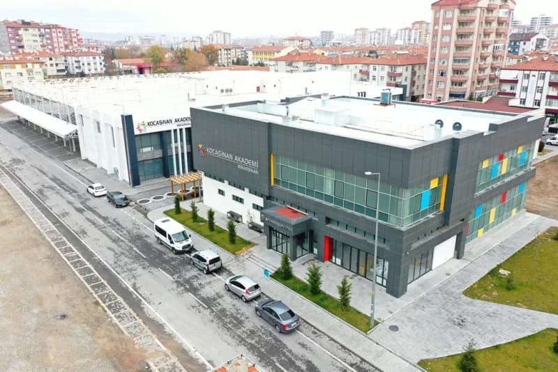 Kocasinan’ın geleceğine yönelik önemli projeleri ilçeye kazandıran Başkan Çolakbayrakdar, modern mimarisi ve çok yönlü k