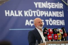 Kocasinan Belediye Başkanı Ahmet Çolakbayrakdar sosyal tesislerde incelemelerde bulunuyor