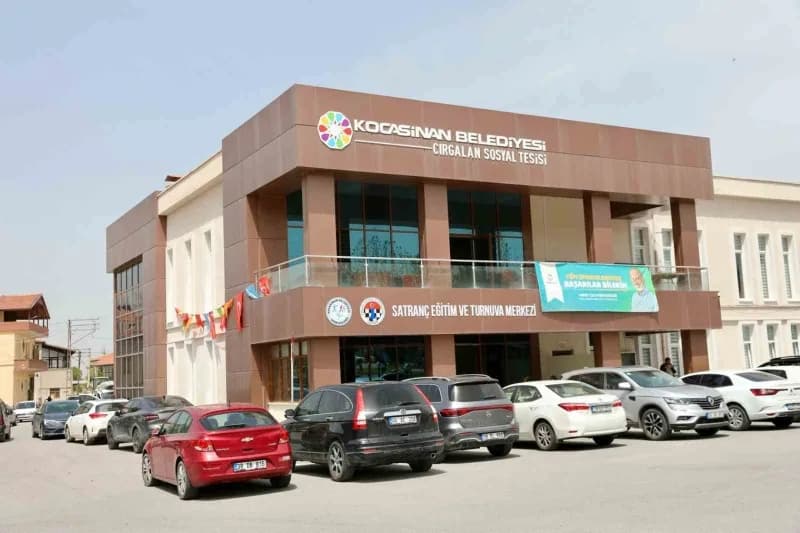 Kocasinan’ın geleceğine yönelik önemli projeleri ilçeye kazandıran Başkan Çolakbayrakdar, modern mimarisi ve çok yönlü k