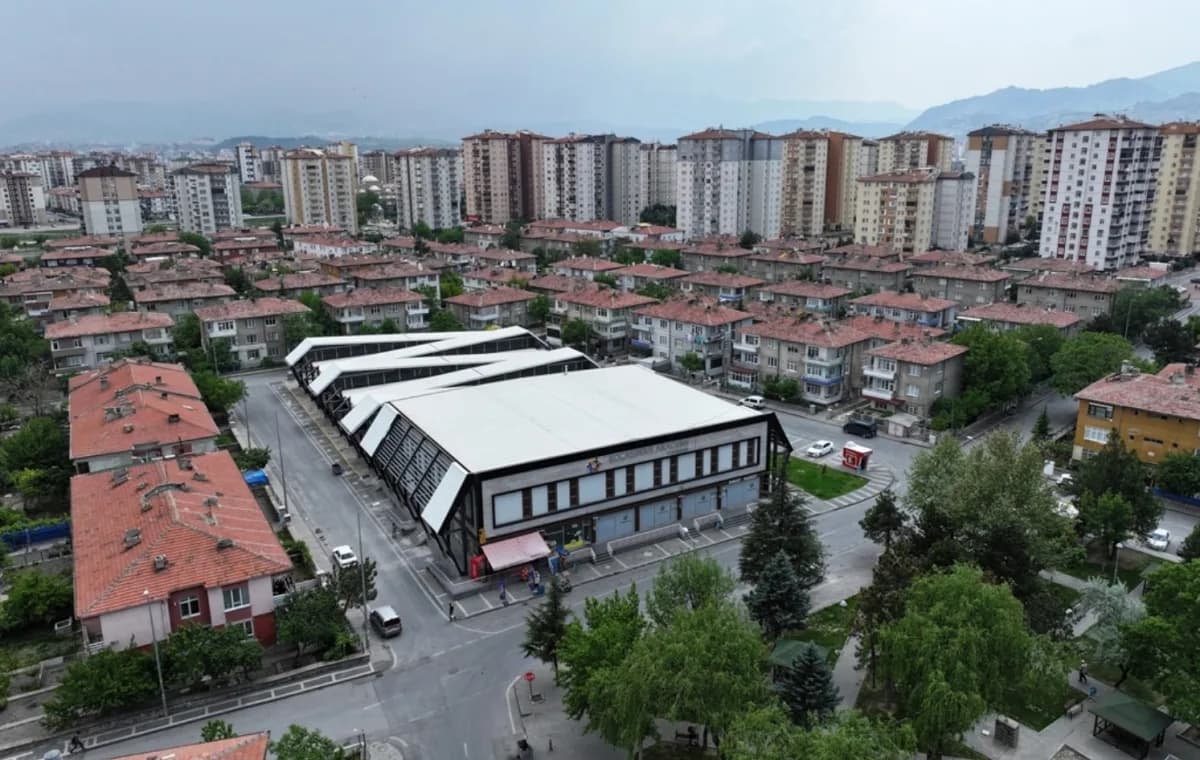 Kocasinan’ın geleceğine yönelik önemli projeleri ilçeye kazandıran Başkan Çolakbayrakdar, modern mimarisi ve çok yönlü k