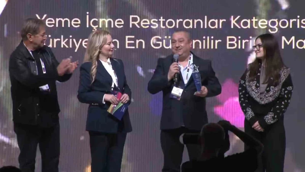 Köfteci Yusuf restoranında müşterilere hizmet veren çalışanlar ve restoran dış görünümü