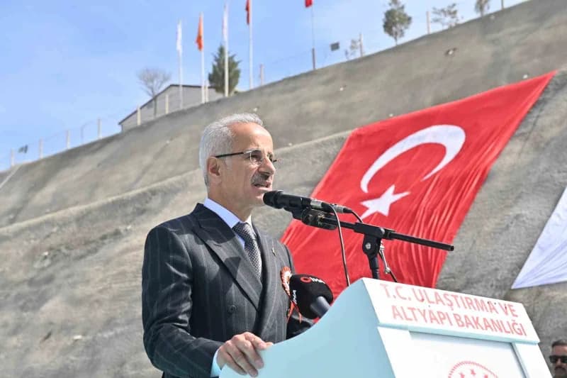 Ulaştırma ve Altyapı Bakanı Abdulkadir Uraloğlu