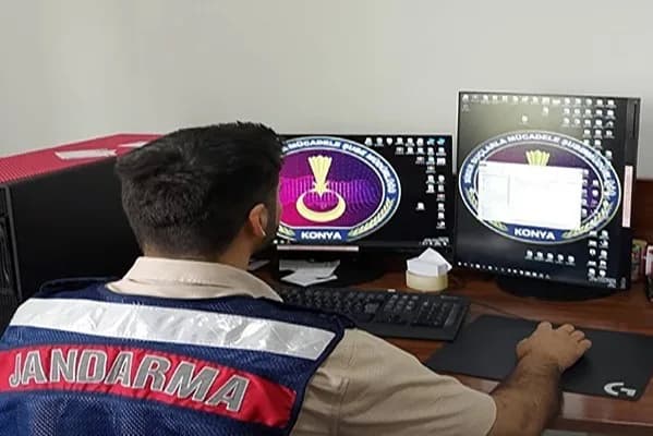Konya İl Jandarma Komutanlığı ekipleri sanal devriye kapsamında sosyal medya hesaplarını inceliyor