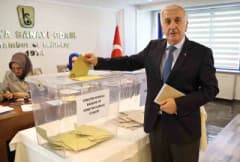 Konya Sanayi Odası Başkanı Mustafa Büyükeğen meclis toplantısında konuşma yapıyor