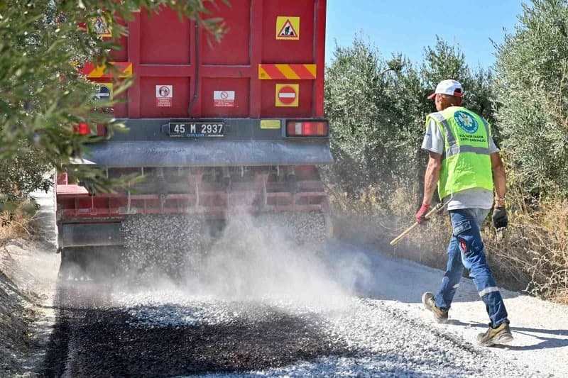 Manisa Büyükşehir Belediyesi, Temrek ve Atatürk mahallelerinde ulaşımı kolaylaştırmak amacıyla toplam 2,5 kilometrelik g