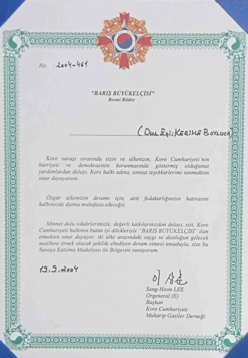 Erzurumlu Kore Gazisi Elaattin Boylucu’ya 2004 yılında verilen "Barış Büyükelçisi" Belgesi ortaya çıktı. Araştırmacı Tan