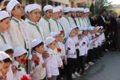 Körfez’de hafızlık icazet töreninde öğrenciler ve protokol üyeleri