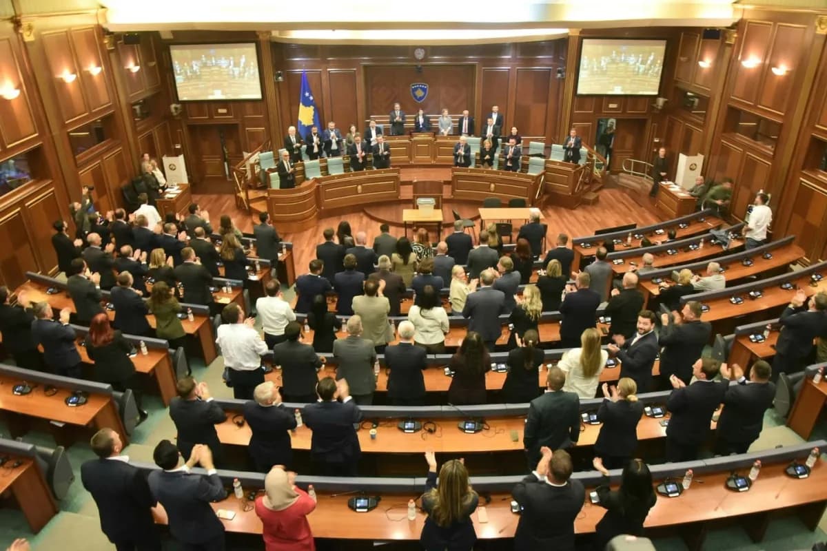 Kosova Meclisinde yapılan oylama sonucu Kosova Bilimler ve Sanatlar Akademisi Başkanı 73 yaşındaki Justina Shiroka Pula