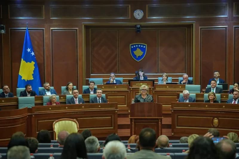 Kosova Meclisinde yapılan oylama sonucu Kosova Bilimler ve Sanatlar Akademisi Başkanı 73 yaşındaki Justina Shiroka Pula