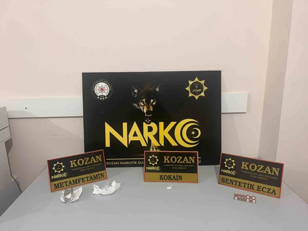Kozan ilçesinde polis ekiplerinin yüksek ses ve abartı egzoz uygulaması sırasında çekilmiş fotoğrafı
