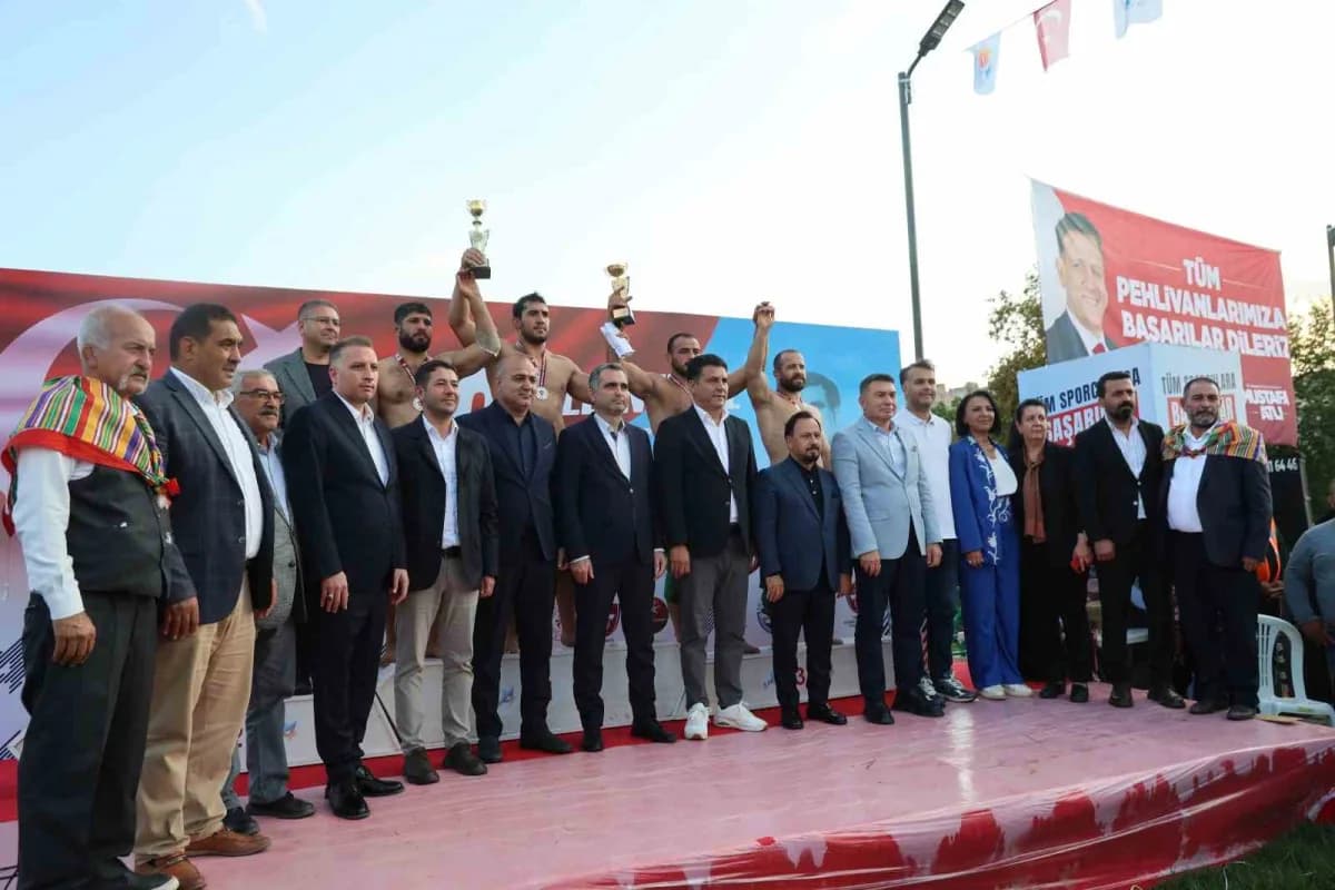 Kozan’da başpehlivan Efe Anıl Al oldu