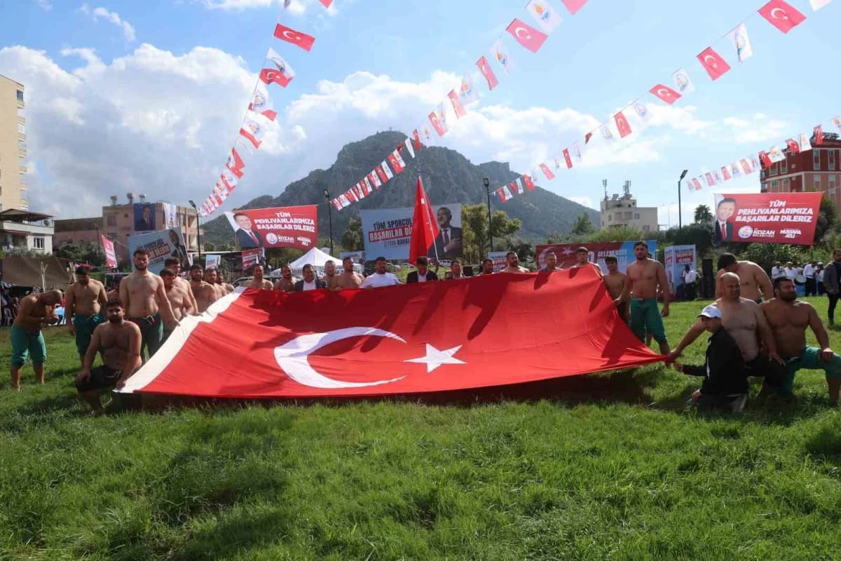 Adana’nın Kozan ilçesinde bu yıl 10’uncusu düzenlenen İsmet Atlı Karakucak Güreşleri’nde, Kozanspor adına mücadele eden
