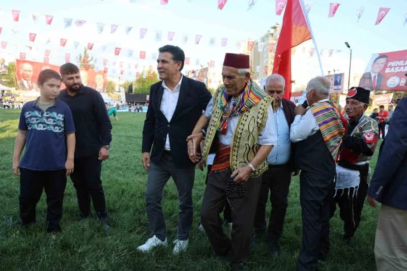 Merhum İsmet Atlı'nın kardeşi Hüseyin Atlı ise güreş ağalığına seçildi.