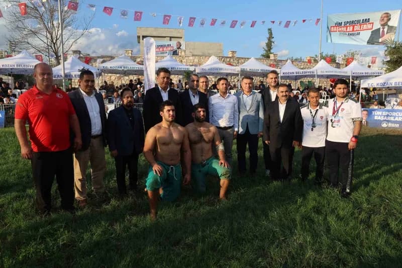 Kozan Belediye Başkanı Mustafa Atlı’nın ev sahipliğindeki organizasyonda pehlivanlar, dereceye girebilmek için er meydan