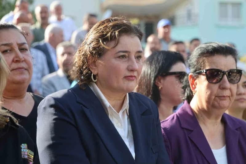 Adana’nın Kozan ilçesinde 22 yaşındaki Sevda Dinler’in öldürülmesine tepki gösteren kadınlar, bir ar