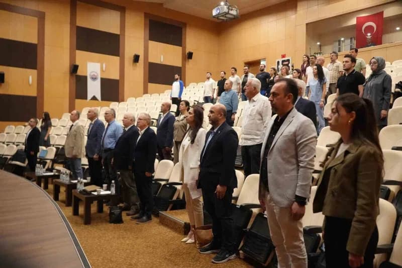 Antalya’da düzenlenen "Semptomlara Kulak Ver" başlıklı sempozyumda, halk arasında "Kristal oynaması" olarak bilinen baş