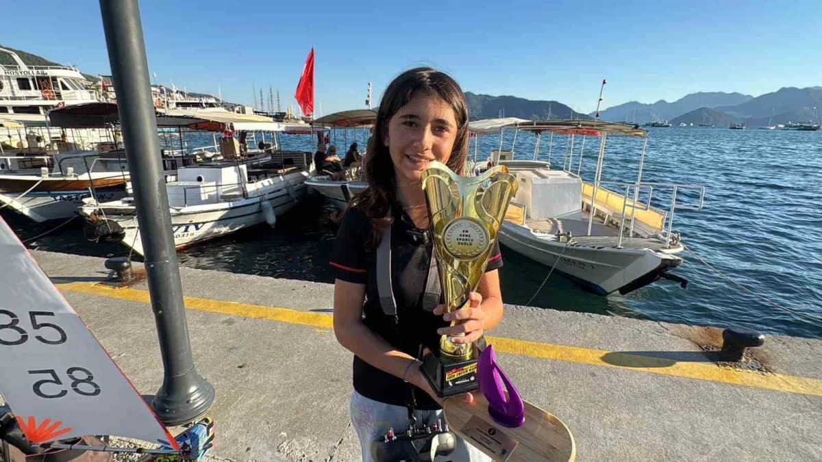 Küçük yaşına rağmen, şampiyonluk kupasını Marmaris’e getirdi