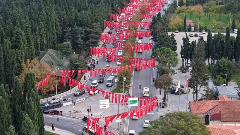 Küçükçekmece’de 29 Ekim Cumhuriyet Bayramı kutlamalarında çocuklar ve vatandaşlar etkinliklere