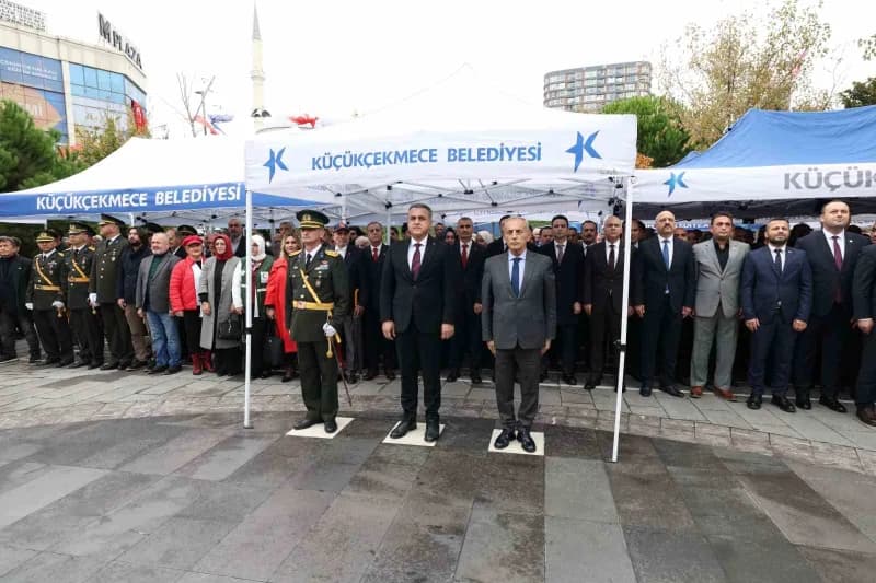 Sefaköy Kültür ve Sanat Merkezi'nde Küçükçekmece Kaymakamlığı tarafından gerçekleştirilen kutlama pr