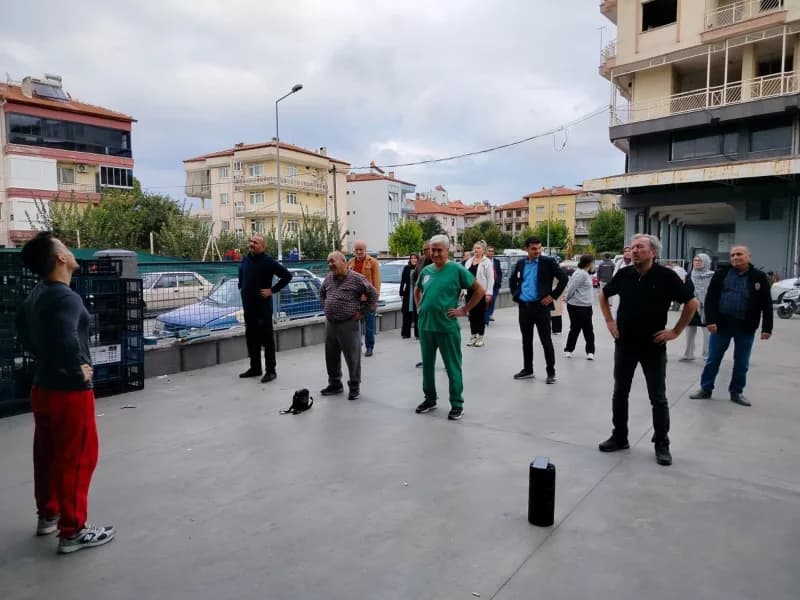 Kula İlçe Sağlık Müdürlüğü tarafından “Mahallemde Hareket Var” etkinliği kapsamında vatandaşların Fiziksel Aktivite konu