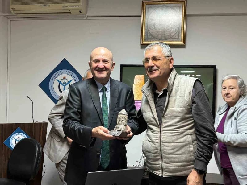 Kültepe Kazı Başkanı Prof. Dr. Fikri Kulakoğlu (Solda)