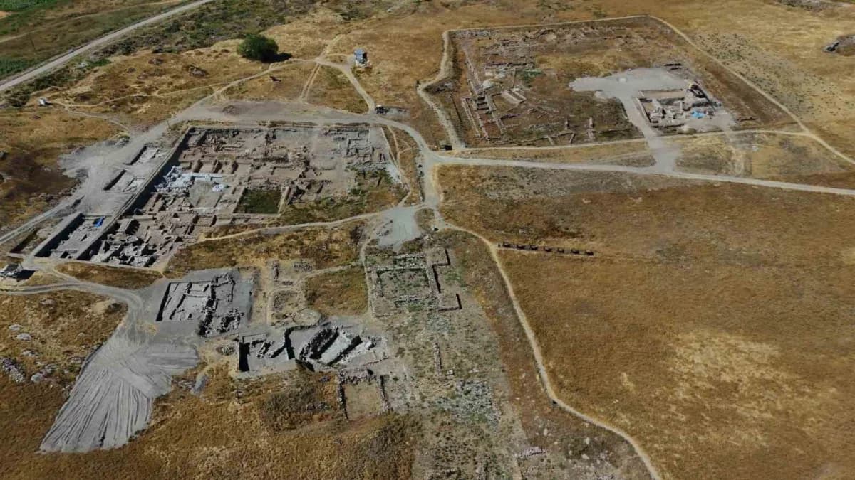 Kayseri Kültepe Kaniş-Karum Ören Yeri'nde Helenistik döneme ait mozaikli yapı kalıntıları