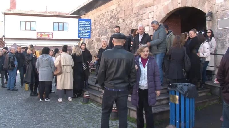 Tarihi Kurşunlu Külliyesi'nde belediyeye bağlı birimlerin tahliyesine yönelik tebligat üzerine basın